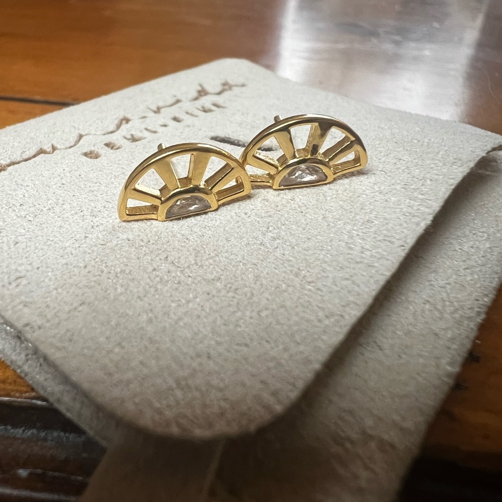 Brand New Sunburst Pura Vida Earrings